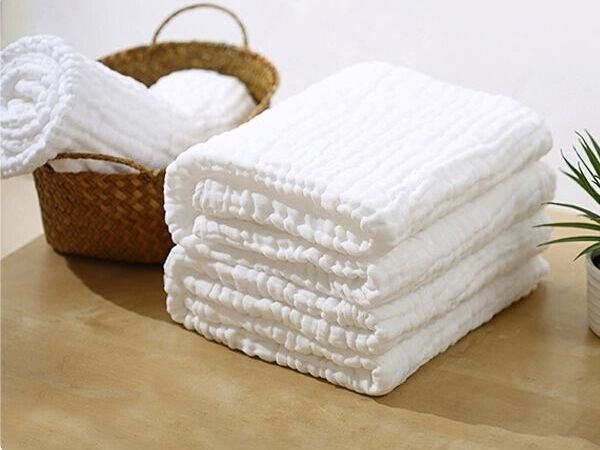 因毛巾污损扣押金民宿遭恶意差评？调解员释法明理解纷争